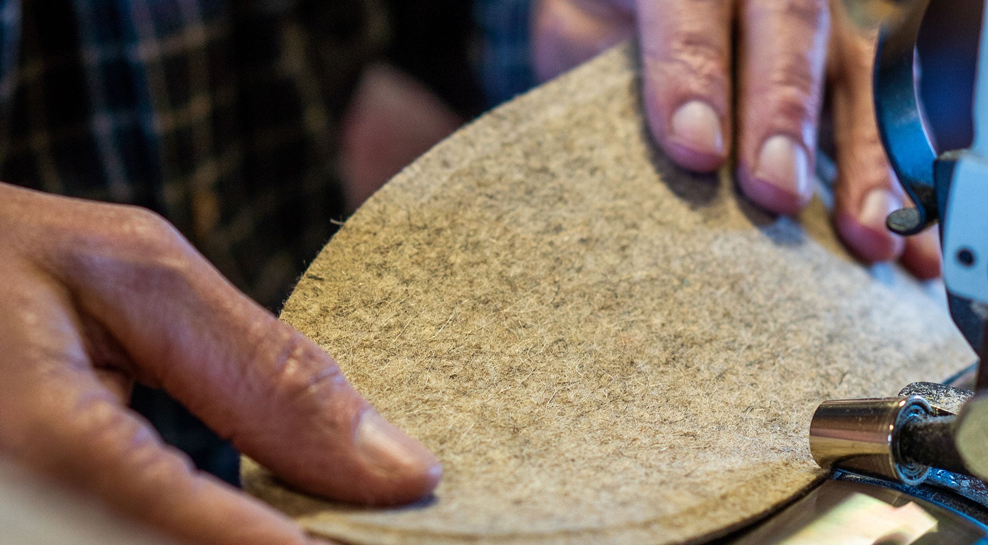 Esker insole in production by hand